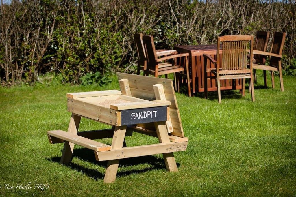 2 Bedroom Cottage Sleeps 4, With Pool Use, Sennen Eksteriør bilde