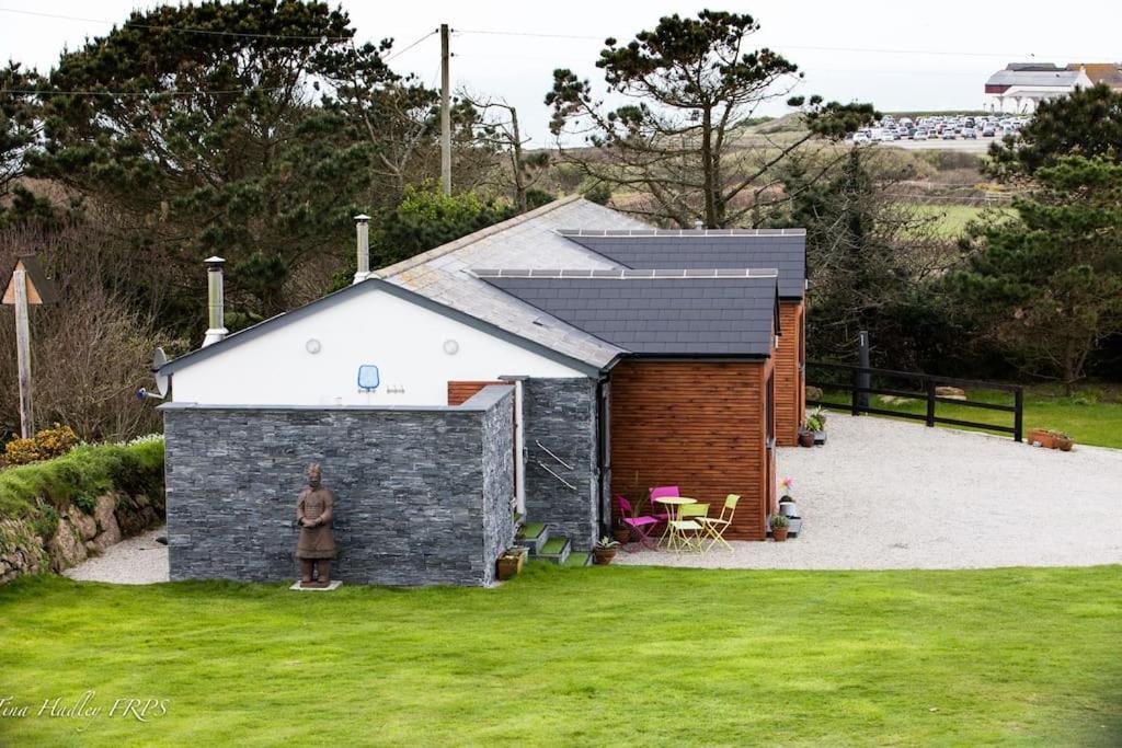 2 Bedroom Cottage Sleeps 4, With Pool Use, Sennen Eksteriør bilde