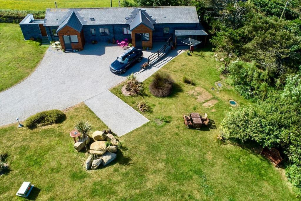 2 Bedroom Cottage Sleeps 4, With Pool Use, Sennen Eksteriør bilde