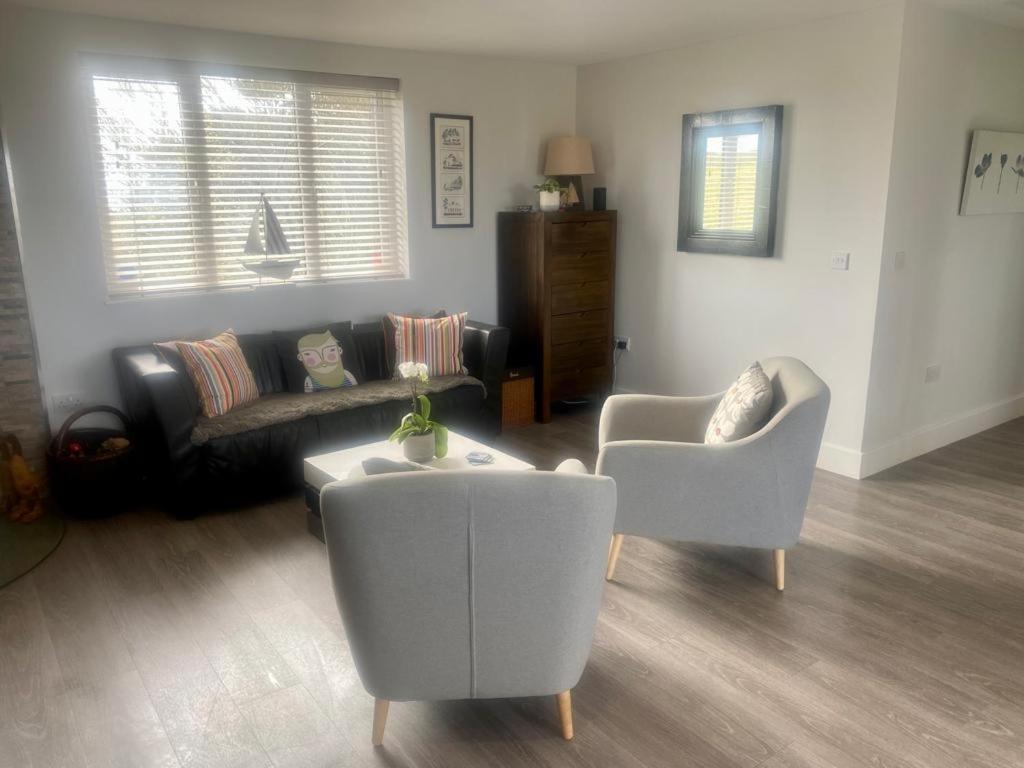 2 Bedroom Cottage Sleeps 4, With Pool Use, Sennen Eksteriør bilde