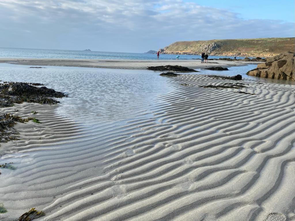 2 Bedroom Cottage Sleeps 4, With Pool Use, Sennen Eksteriør bilde