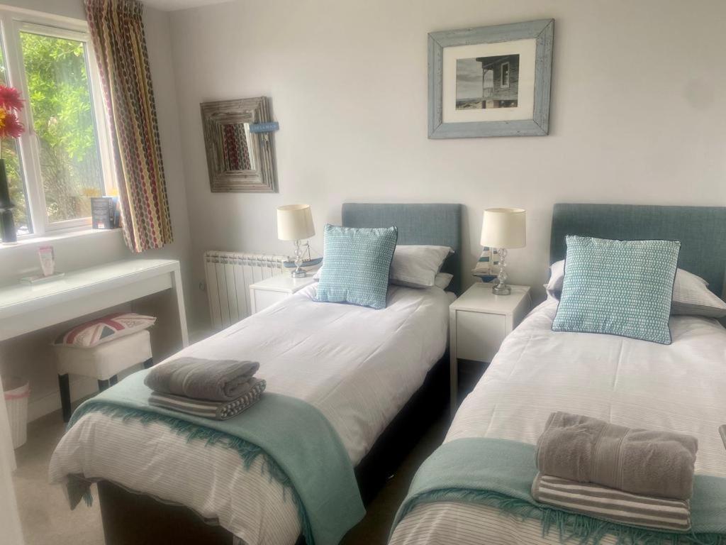 2 Bedroom Cottage Sleeps 4, With Pool Use, Sennen Eksteriør bilde