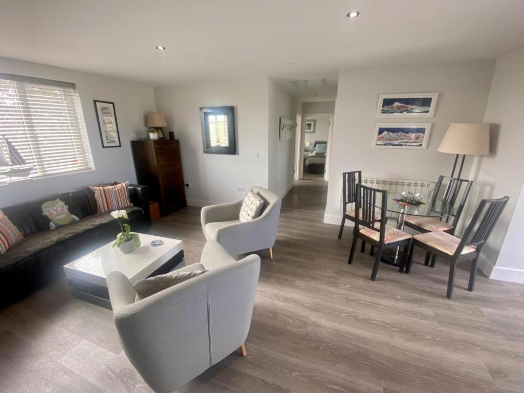 2 Bedroom Cottage Sleeps 4, With Pool Use, Sennen Eksteriør bilde