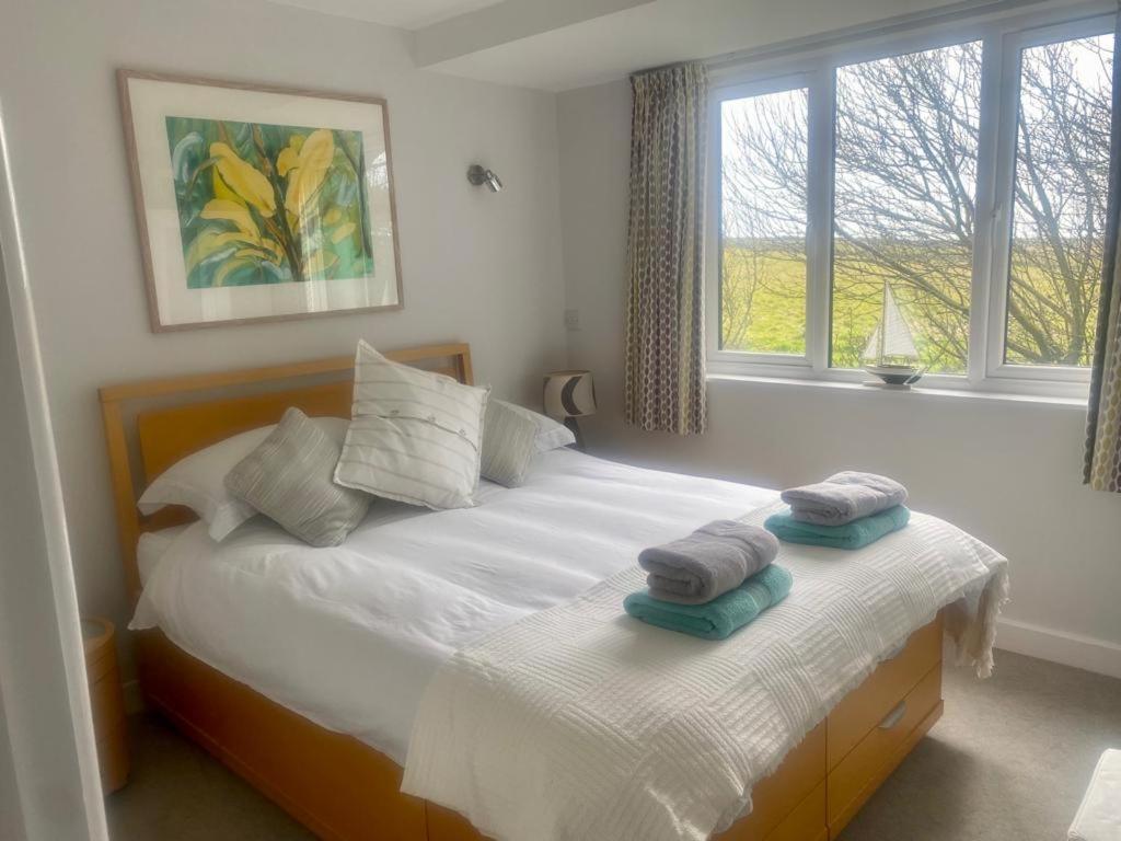2 Bedroom Cottage Sleeps 4, With Pool Use, Sennen Eksteriør bilde